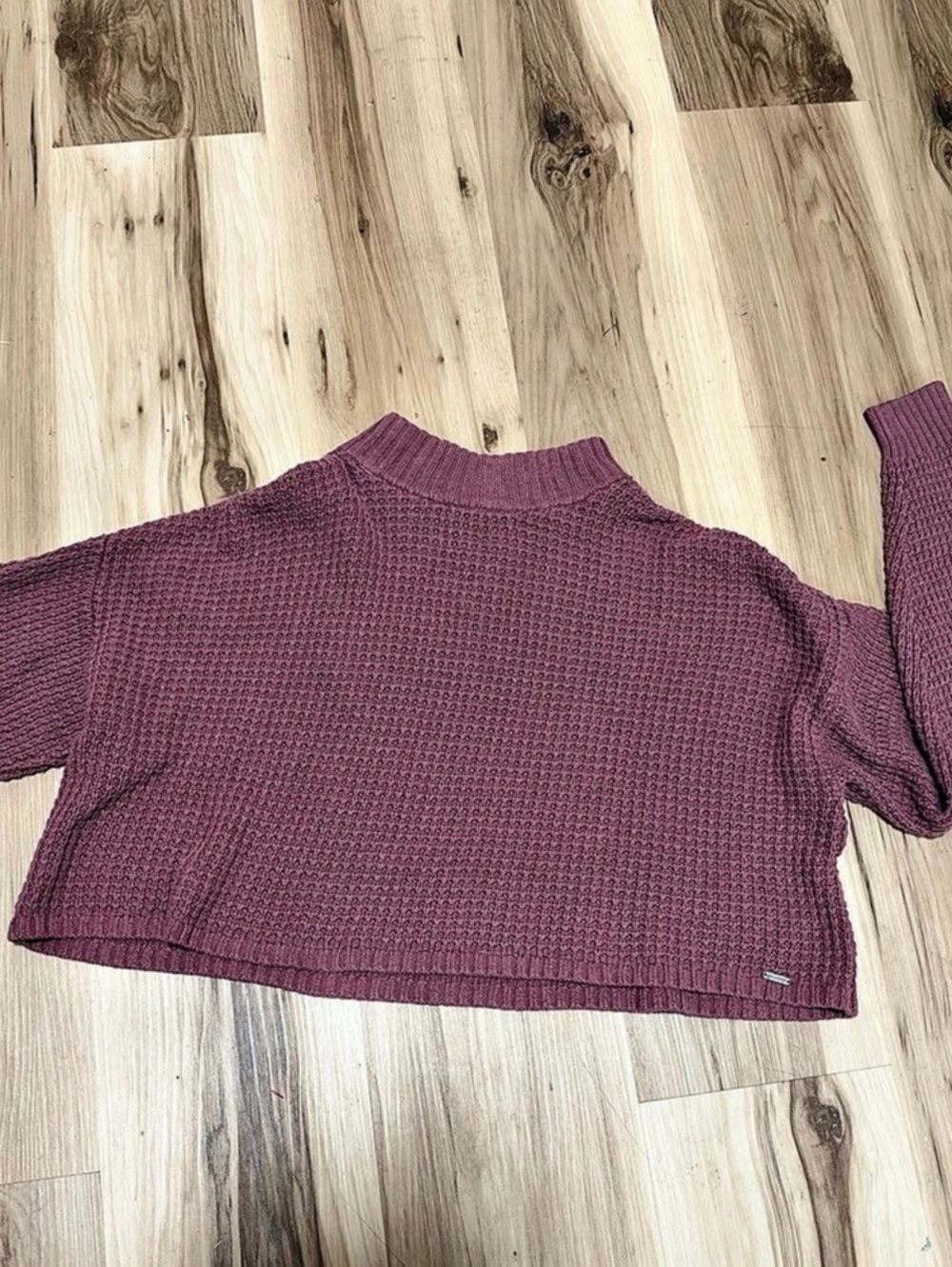 Hollister Cropped Crewneck Sweater in Purple Size Small